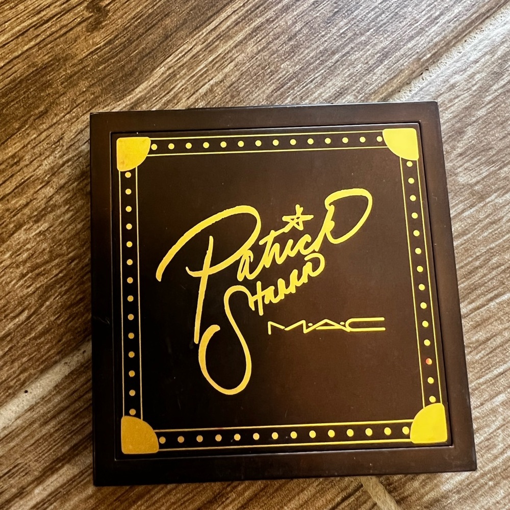 MAC eyeshadow palette